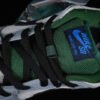 DUNK LOW PREMIUM SB MAPLE LEAF DOVE GREY_GORGE GREEN_BLACK