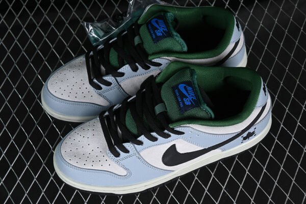 DUNK LOW PREMIUM SB MAPLE LEAF DOVE GREY_GORGE GREEN_BLACK