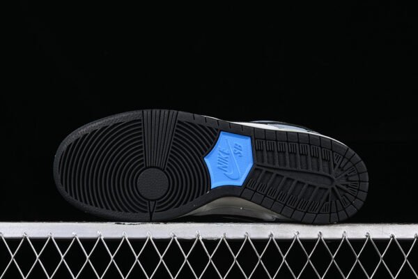 DUNK LOW PREMIUM SB MAPLE LEAF DOVE GREY_GORGE GREEN_BLACK