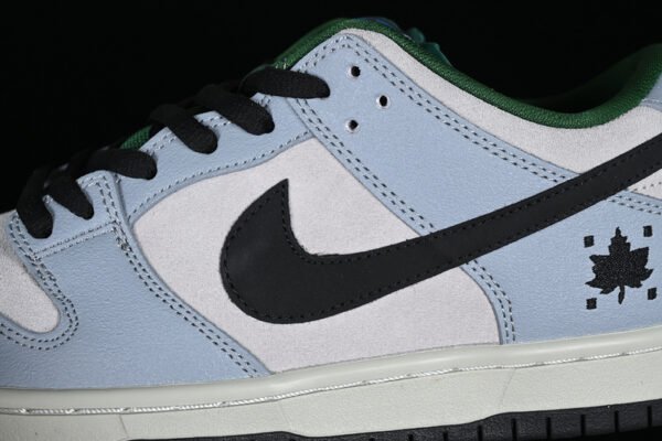 DUNK LOW PREMIUM SB MAPLE LEAF DOVE GREY_GORGE GREEN_BLACK