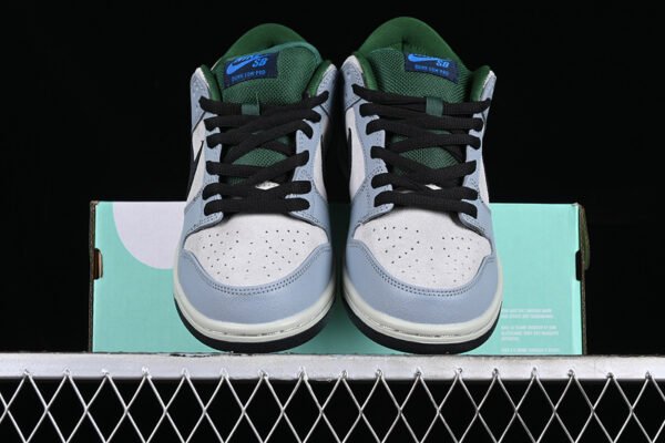 DUNK LOW PREMIUM SB MAPLE LEAF DOVE GREY_GORGE GREEN_BLACK