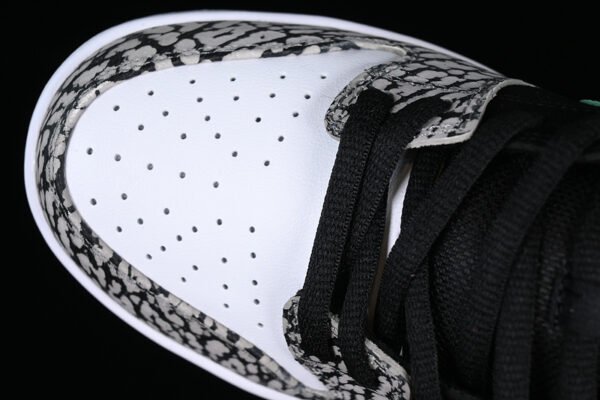 DUNK LOW PRO SB ATMOS ELEPHANT MEDIUM GREY_BLACK_WHITE_CLEAR JADE