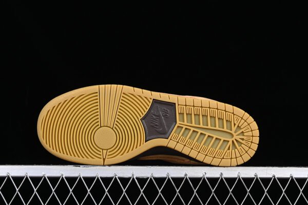 DUNK LOW PRO SB WHEAT MOCHA FLAX_FLAX_BAROQUE BROWN_GUM LIGHT BROWN