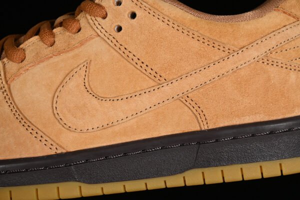 DUNK LOW PRO SB WHEAT MOCHA FLAX_FLAX_BAROQUE BROWN_GUM LIGHT BROWN