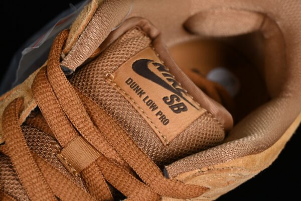 DUNK LOW PRO SB WHEAT MOCHA FLAX_FLAX_BAROQUE BROWN_GUM LIGHT BROWN