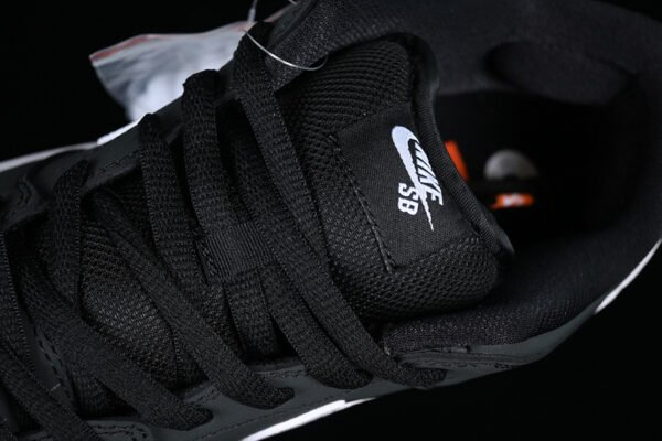 DUNK LOW SB ORANGE LABEL BLACK_WHITE-LIGHT BROWN GUM