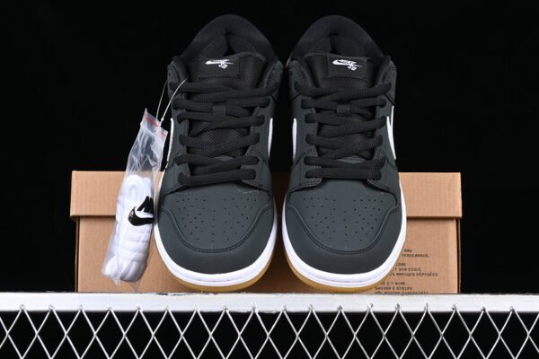 DUNK LOW SB ORANGE LABEL BLACK_WHITE-LIGHT BROWN GUM