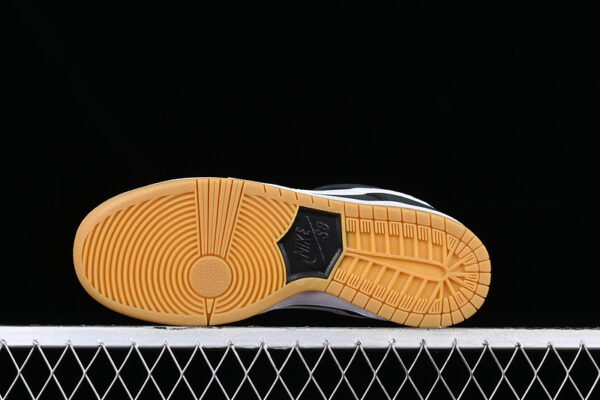 DUNK LOW SB ORANGE LABEL BLACK_WHITE-LIGHT BROWN GUM