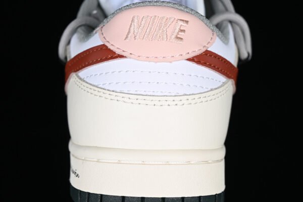 DUNK LOW RETRO WHITE_BEIGE_RED