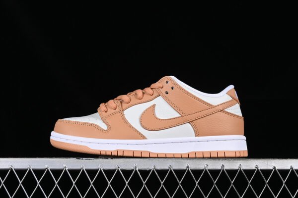 DUNK LOW PRO ISO SB LIGHT COGNAC_LIGHT COGNAC_WHITE
