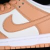 DUNK LOW PRO ISO SB LIGHT COGNAC_LIGHT COGNAC_WHITE