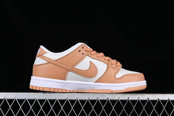 DUNK LOW PRO ISO SB LIGHT COGNAC_LIGHT COGNAC_WHITE