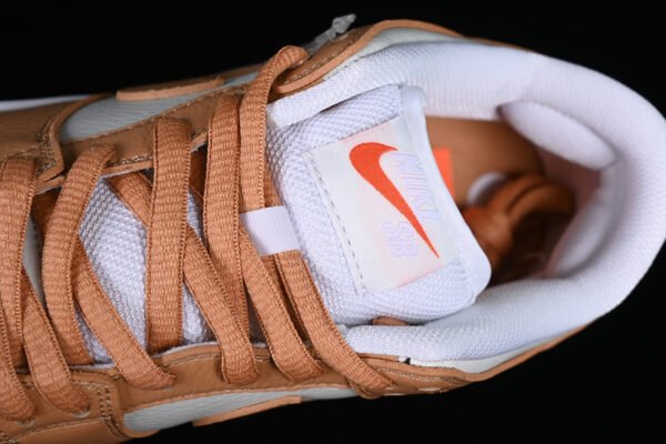 DUNK LOW PRO ISO SB LIGHT COGNAC_LIGHT COGNAC_WHITE