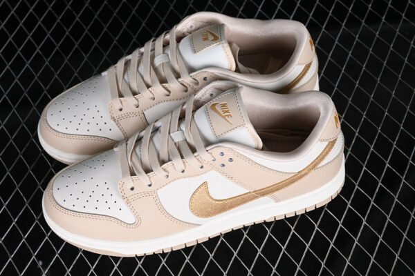 DUNK LOW GOLD SWOOSH PHANTOM_METALLIC GOLD_SANDDRIFT_SAIL