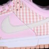 DUNK LOW PINK GINGHAM PEARL PINK_PINK OXFORD_SUMMIT WHITE