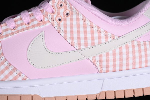 DUNK LOW PINK GINGHAM PEARL PINK_PINK OXFORD_SUMMIT WHITE