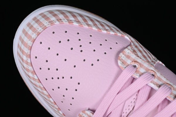 DUNK LOW PINK GINGHAM PEARL PINK_PINK OXFORD_SUMMIT WHITE