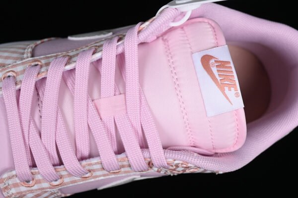 DUNK LOW PINK GINGHAM PEARL PINK_PINK OXFORD_SUMMIT WHITE