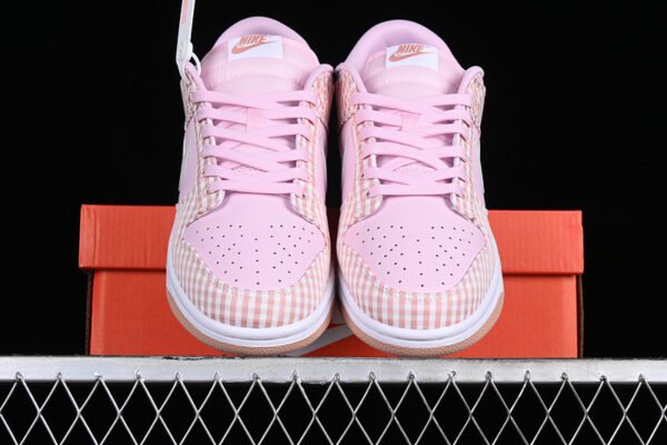 DUNK LOW PINK GINGHAM PEARL PINK_PINK OXFORD_SUMMIT WHITE