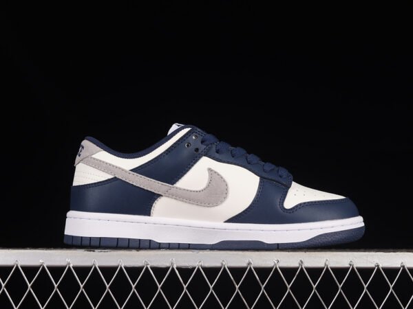 DUNK LOW MIDNIGHT NAVY_LIGHT SMOKE GREY_SUMMIT WHITE
