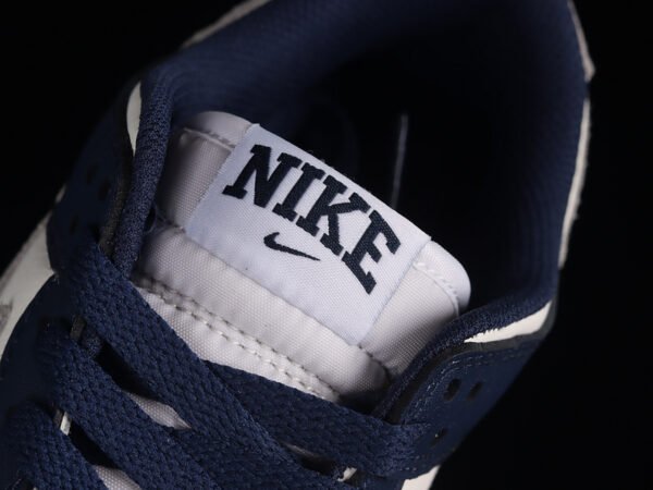 DUNK LOW MIDNIGHT NAVY_LIGHT SMOKE GREY_SUMMIT WHITE