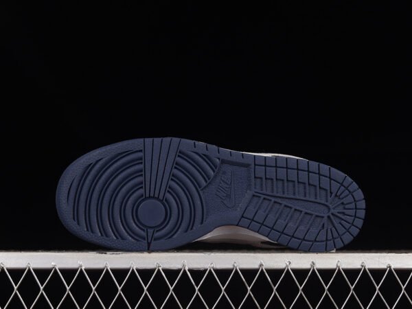 DUNK LOW MIDNIGHT NAVY_LIGHT SMOKE GREY_SUMMIT WHITE