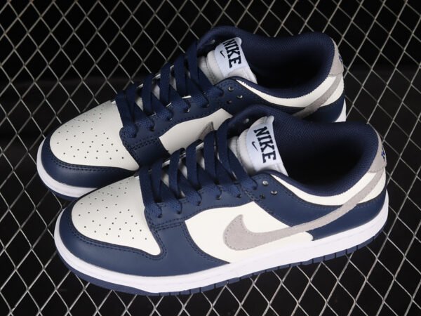 DUNK LOW MIDNIGHT NAVY_LIGHT SMOKE GREY_SUMMIT WHITE