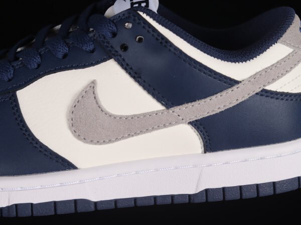 DUNK LOW MIDNIGHT NAVY_LIGHT SMOKE GREY_SUMMIT WHITE
