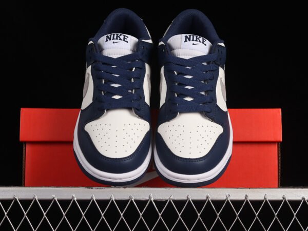 DUNK LOW MIDNIGHT NAVY_LIGHT SMOKE GREY_SUMMIT WHITE