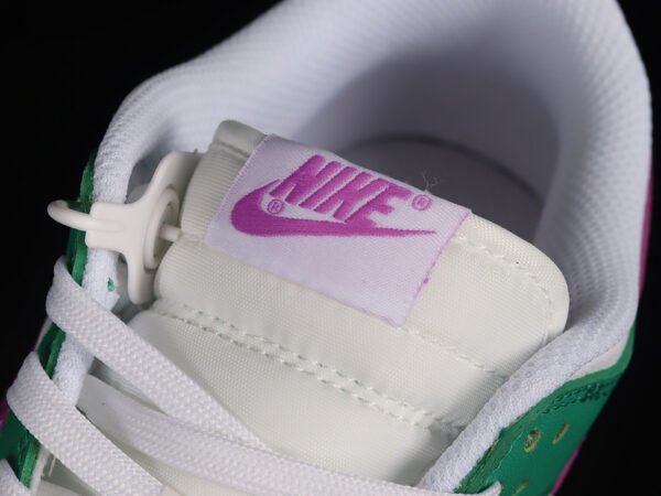 DUNK LOW JOKER WHITE_WHITE_STADIUM GREEN_FUCHSIA DREAM