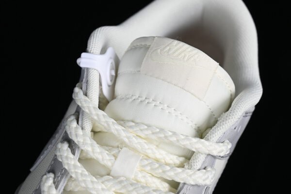 DUNK LOW NEEDLEWORK SAIL_TAWNY_METALLIC SILVER_PHOTON DUST