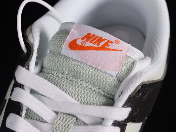 DUNK LOW MINI SWOOSH BLACK_WHITE_TOTAL ORANGE