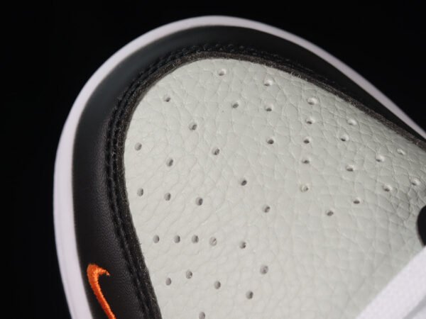 DUNK LOW MINI SWOOSH BLACK_WHITE_TOTAL ORANGE
