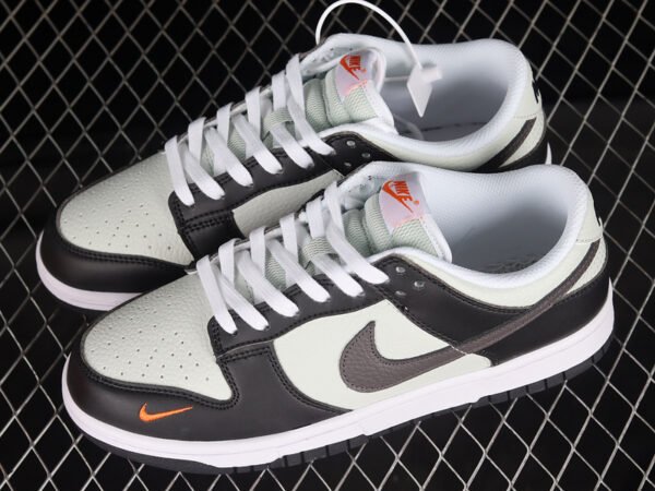 DUNK LOW MINI SWOOSH BLACK_WHITE_TOTAL ORANGE