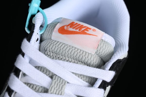 DUNK LOW MINI SWOOSH BLACK_WHITE_TOTAL ORANGE