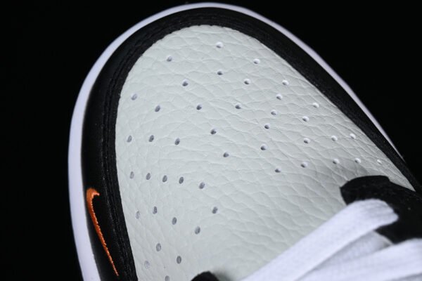 DUNK LOW MINI SWOOSH BLACK_WHITE_TOTAL ORANGE