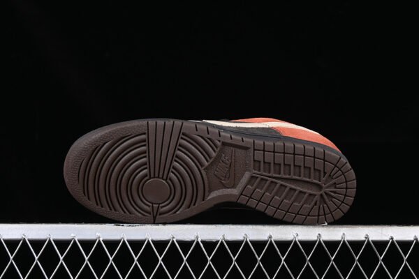 DUNK LOW RED PANDA VELVET BROWN_SANDDRIFT_RUGGED ORANGE