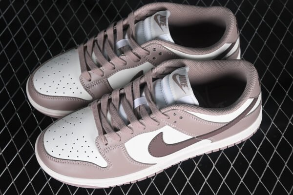 DUNK LOW SB DIFFUSED TAUPE SAIL_PLUM ECLIPSE_DIFFUSED TAUPE