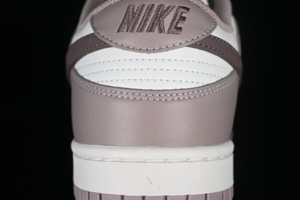 DUNK LOW SB DIFFUSED TAUPE SAIL_PLUM ECLIPSE_DIFFUSED TAUPE