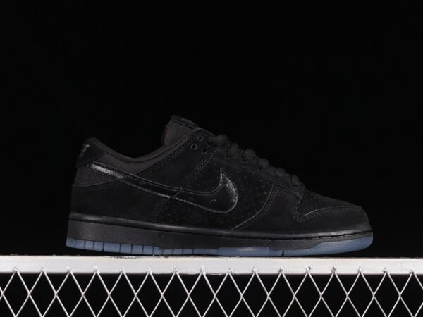 UNDEFEATED SB DUNK LOW BLACK_BLACK_BLACK