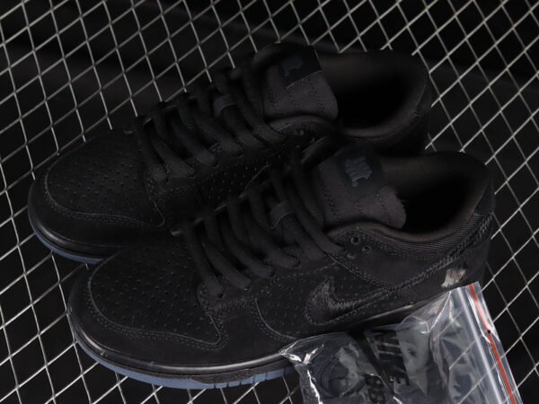 UNDEFEATED SB DUNK LOW BLACK_BLACK_BLACK