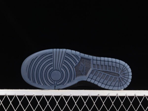 UNDEFEATED SB DUNK LOW BLACK_BLACK_BLACK