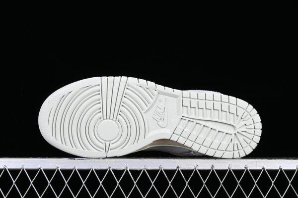 DUNK LOW SB GONE FISHING PHOTON DUST_LIGHT SILVER_ALABASTER_OCEAN BLISS_BLACK