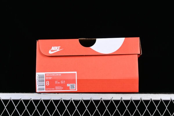 DUNK LOW SB GONE FISHING PHOTON DUST_LIGHT SILVER_ALABASTER_OCEAN BLISS_BLACK