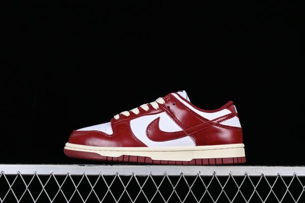 DUNK LOW SB PREMIUM WHITE_TEAM RED_COCONUT MILK