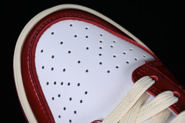 DUNK LOW SB PREMIUM WHITE_TEAM RED_COCONUT MILK