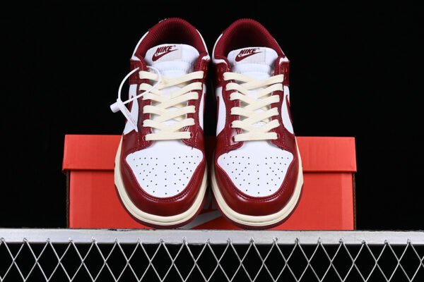 DUNK LOW SB PREMIUM WHITE_TEAM RED_COCONUT MILK
