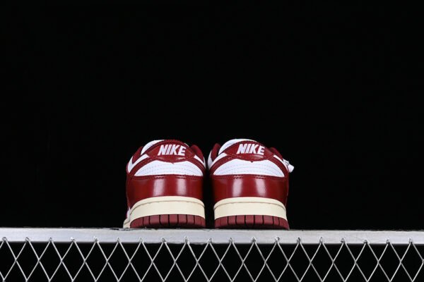 DUNK LOW SB PREMIUM WHITE_TEAM RED_COCONUT MILK
