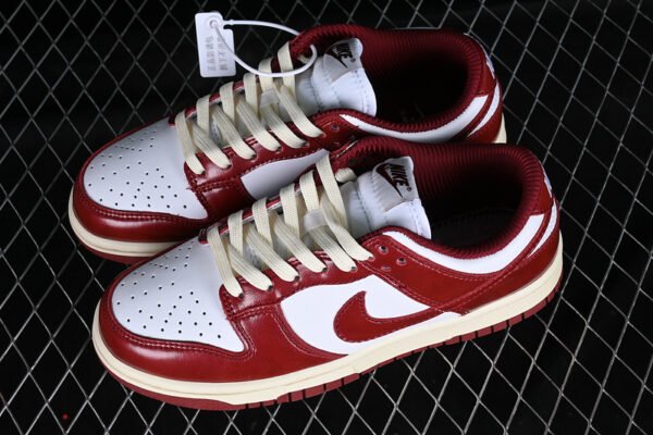 DUNK LOW SB PREMIUM WHITE_TEAM RED_COCONUT MILK