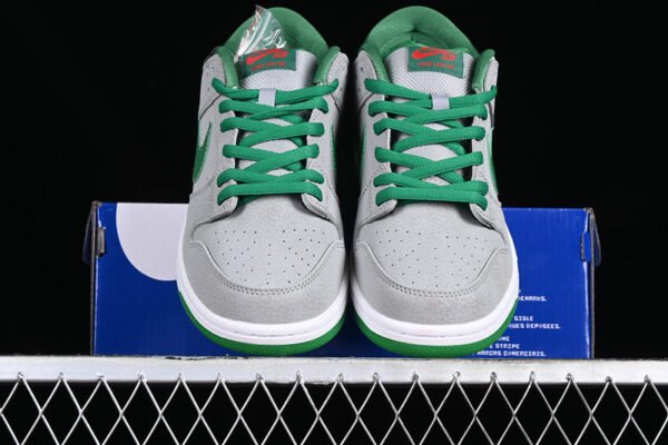 DUNK LOW PREMIUM SB MEDUSA MTT SLVR_CLSSC GRN-SL-VRSTY RD